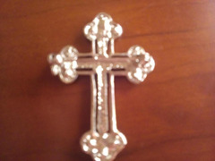 Pregadeira/Broche em forma de cruz. Estilo gótico.